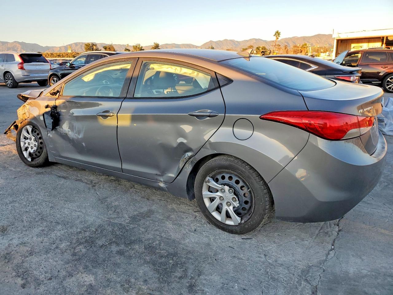 Hyundai ELANTRA