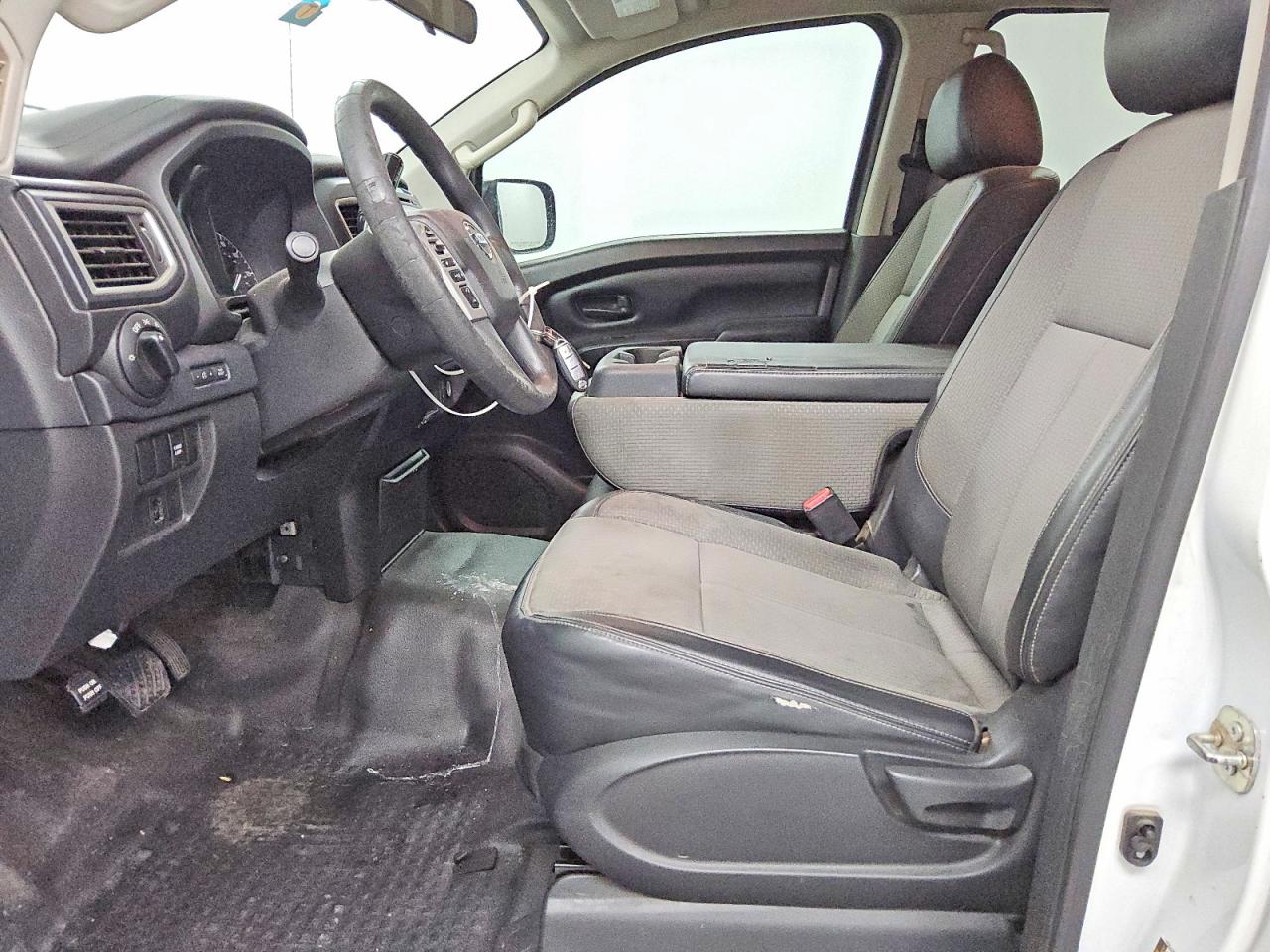 Nissan Titan S