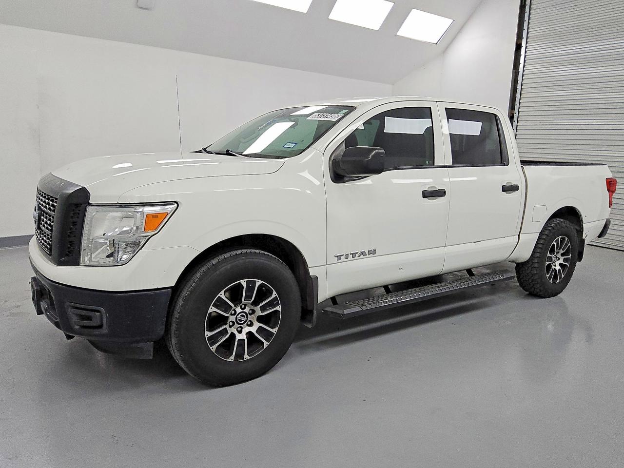Salvage Nissan Titan Image