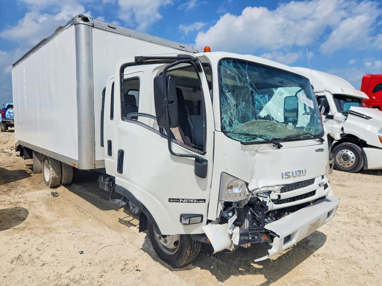 Salvage Isuzu Npr Image