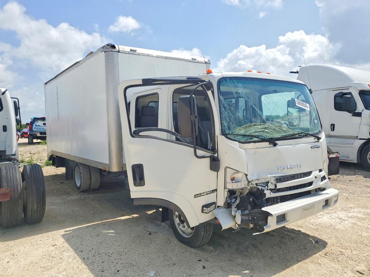 Salvage Isuzu Npr Image