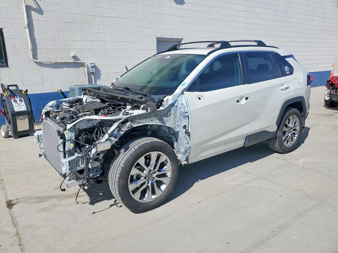 Salvage Toyota RAV4 Image