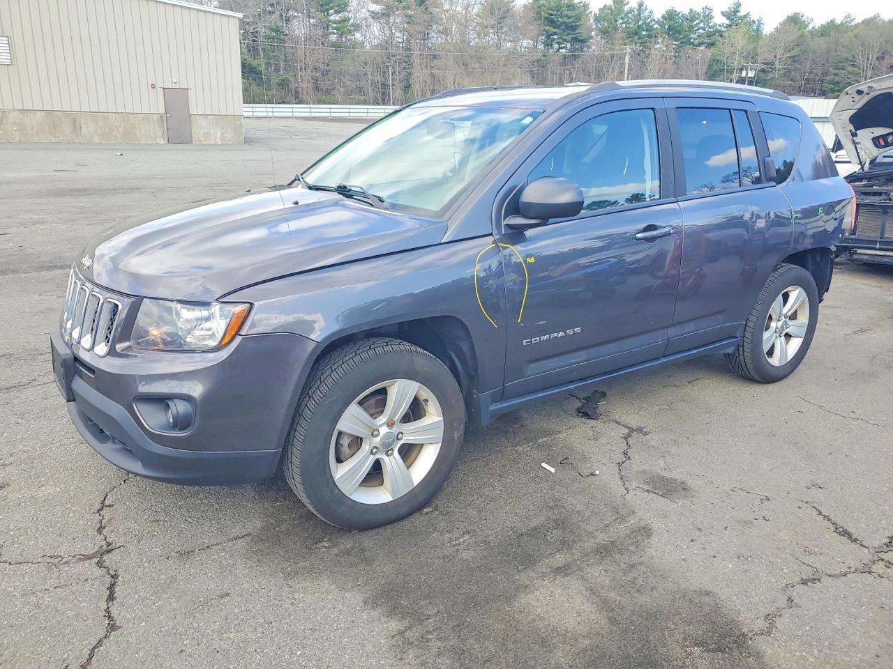 Salvage Jeep Compass Image