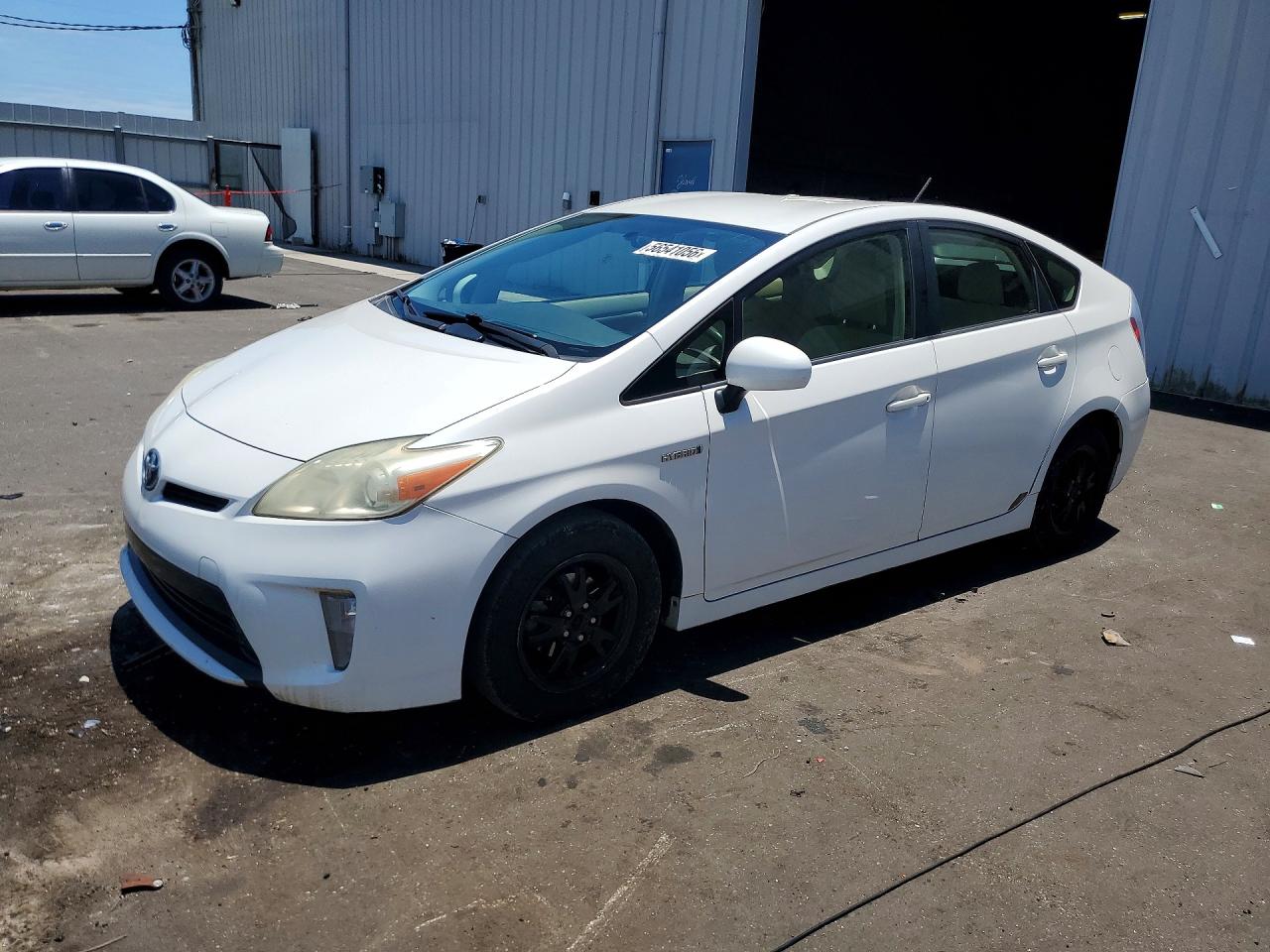 Salvage Toyota Prius Image