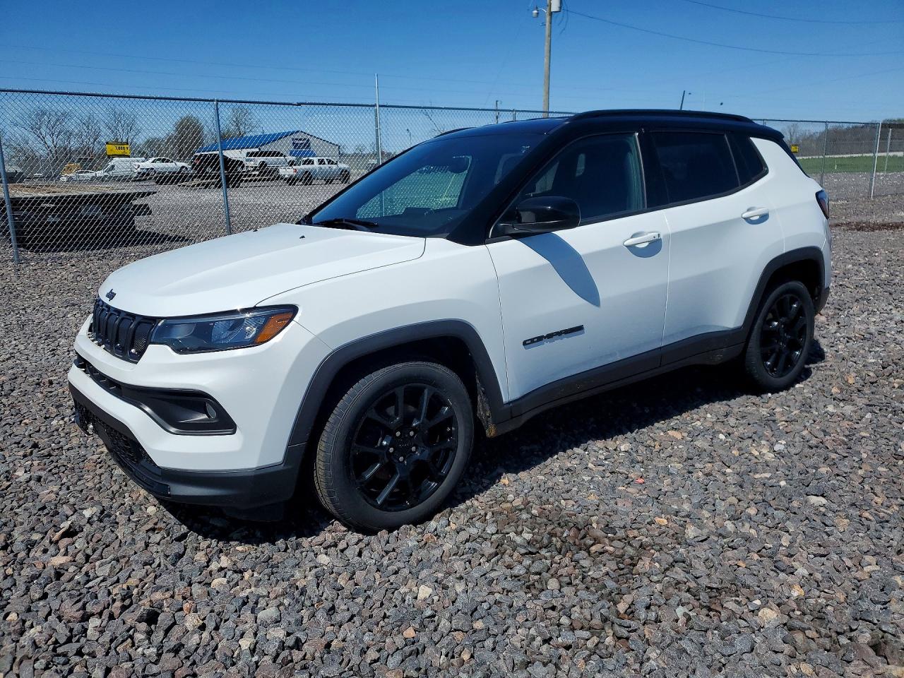 Salvage Jeep Compass Image