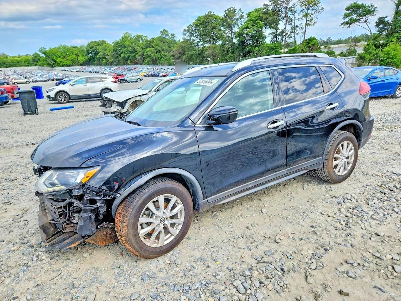 Salvage Nissan Rogue Image