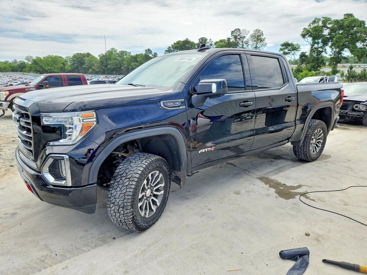 Salvage GMC Sierra Image