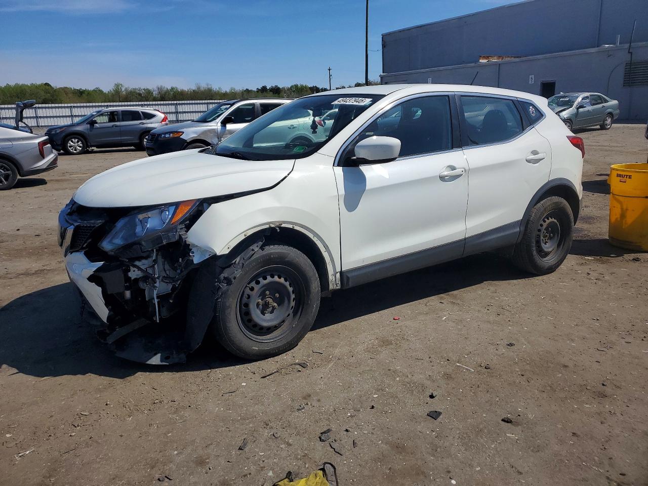 Salvage Nissan Rogue Image