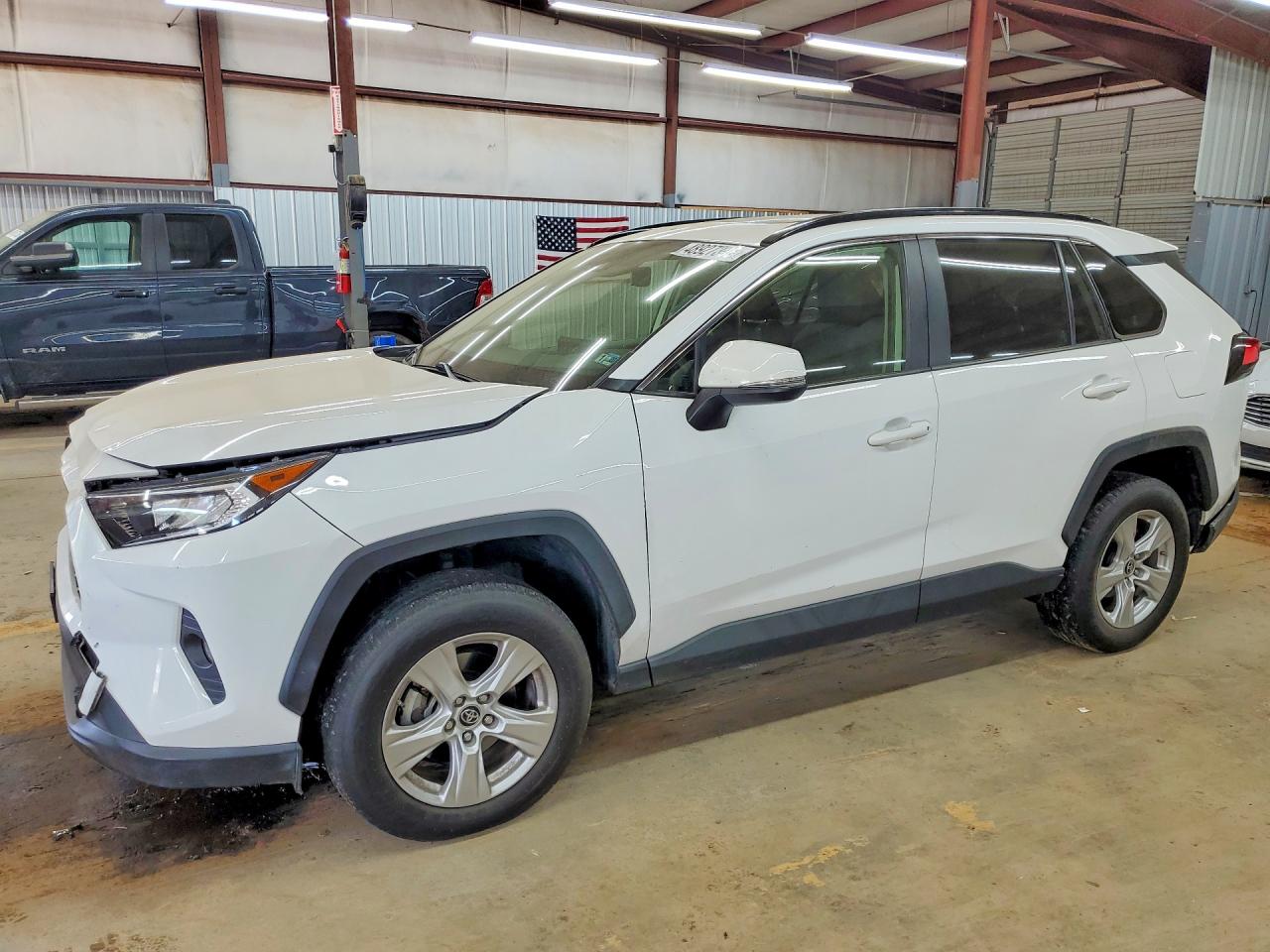 Salvage Toyota RAV4 Image