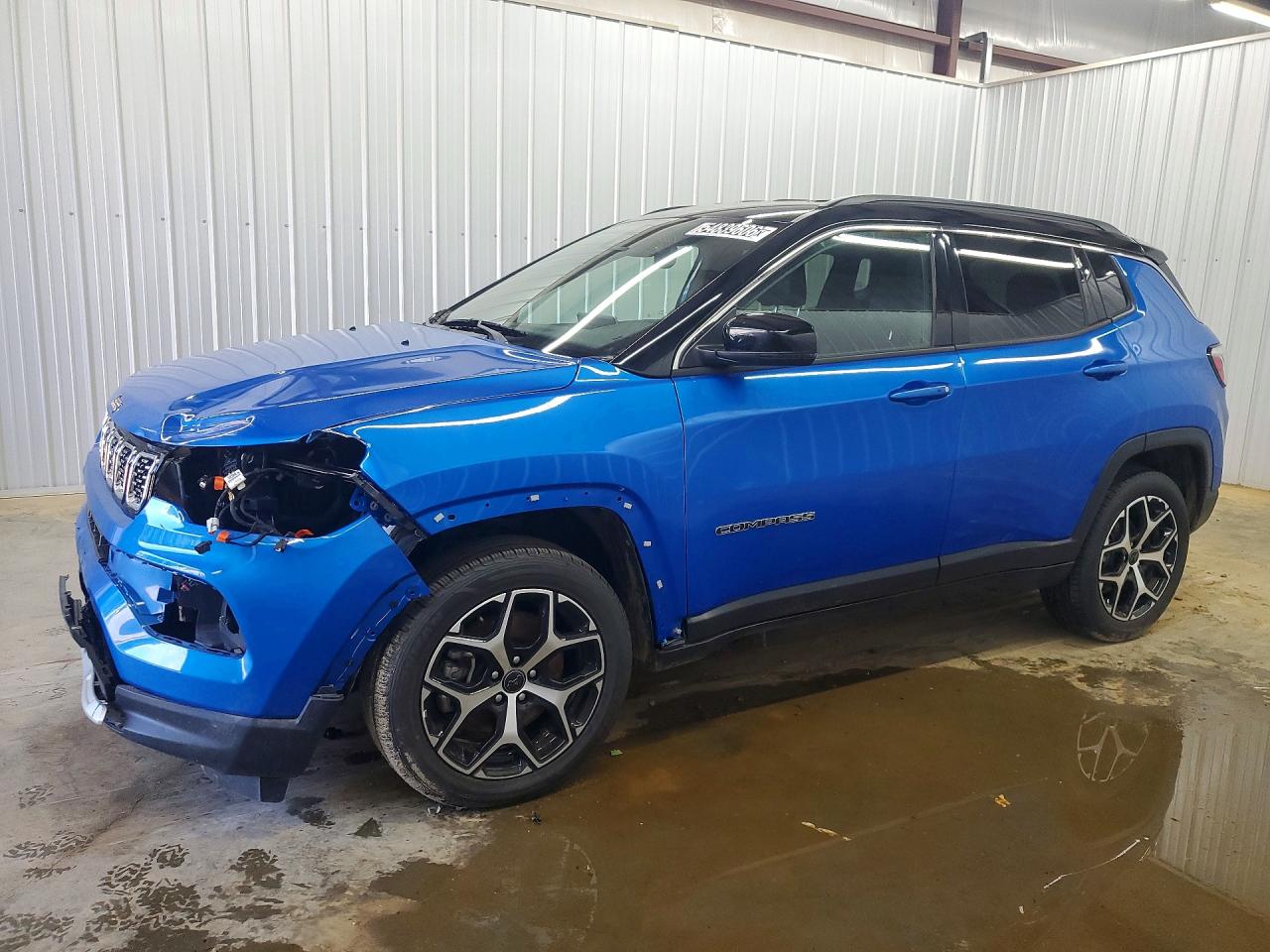 Salvage Jeep Compass Image