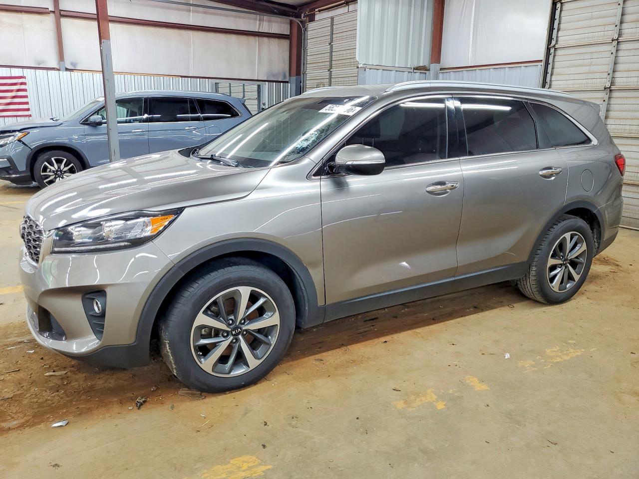 Salvage Kia Sorento Image