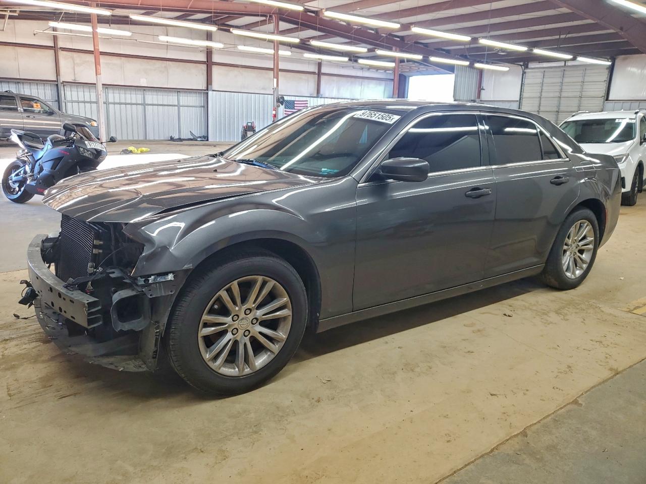 Salvage Chrysler 300 Image