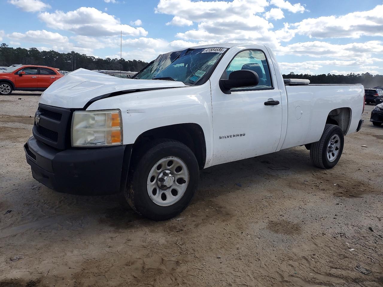 Salvage Chevrolet Silverado Image
