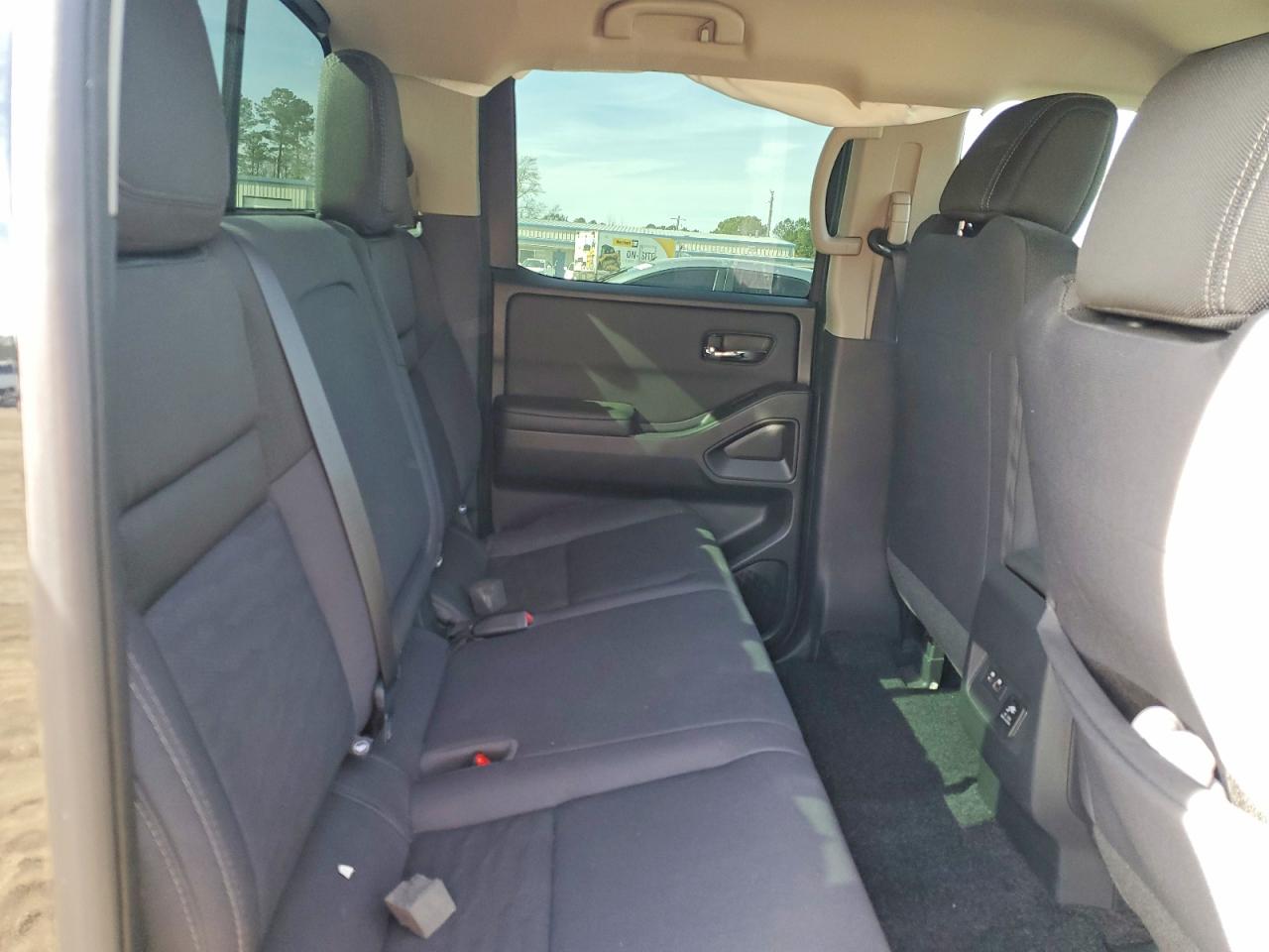 Nissan Frontier S