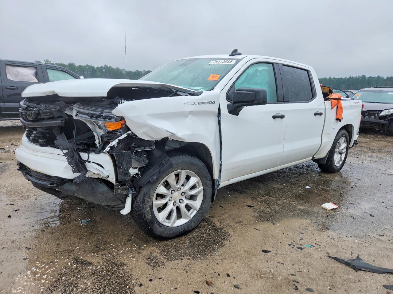 Salvage Chevrolet Silverado Image