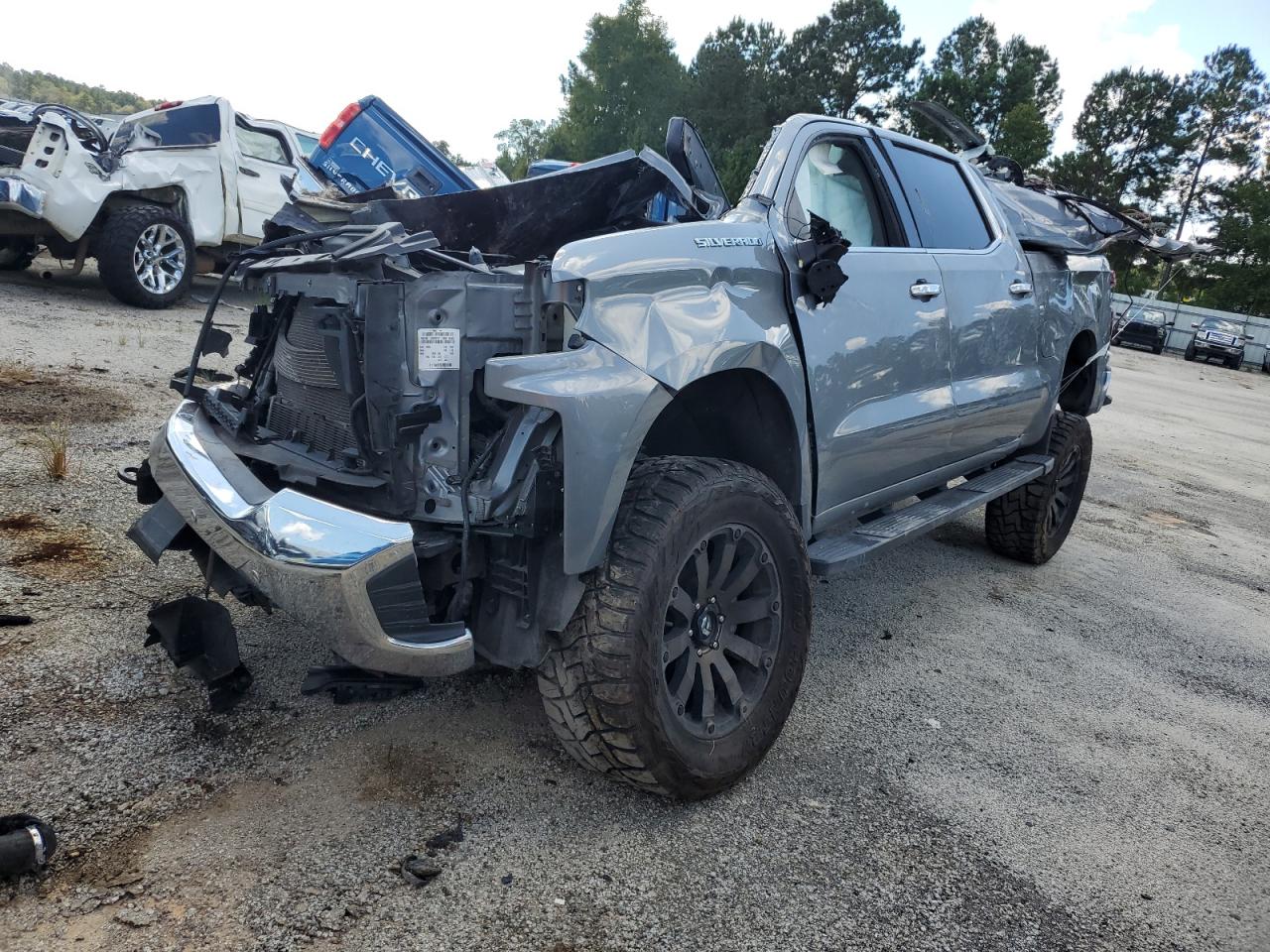 Salvage Chevrolet Silverado Image