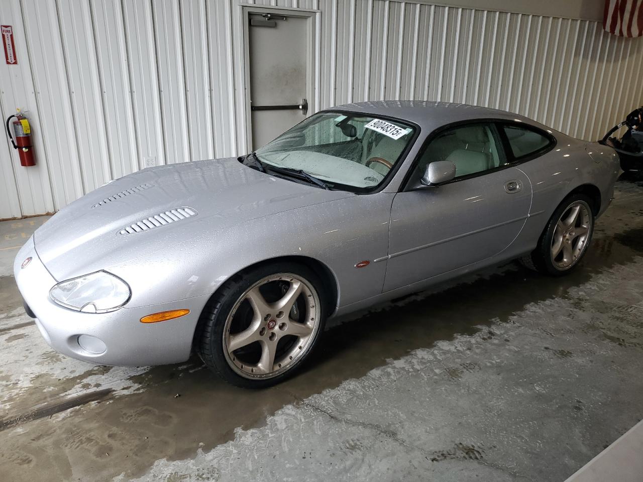 Salvage Jaguar XKR Image