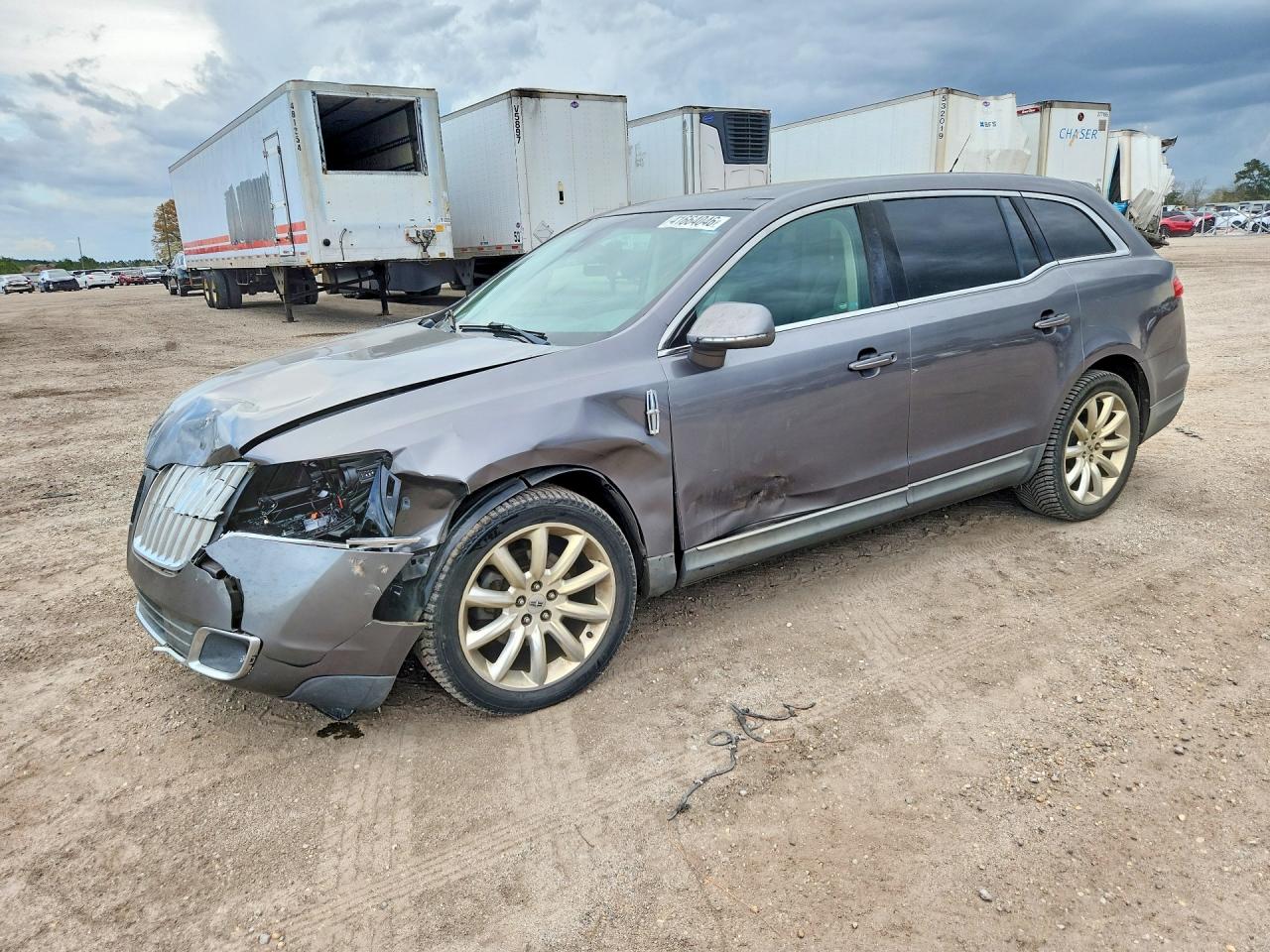 Salvage Lincoln MKT Image