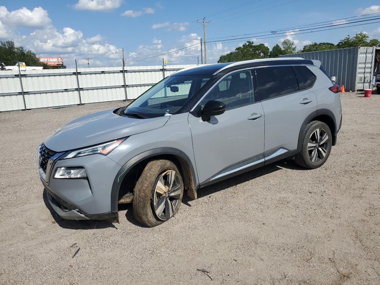 Salvage Nissan Rogue Image