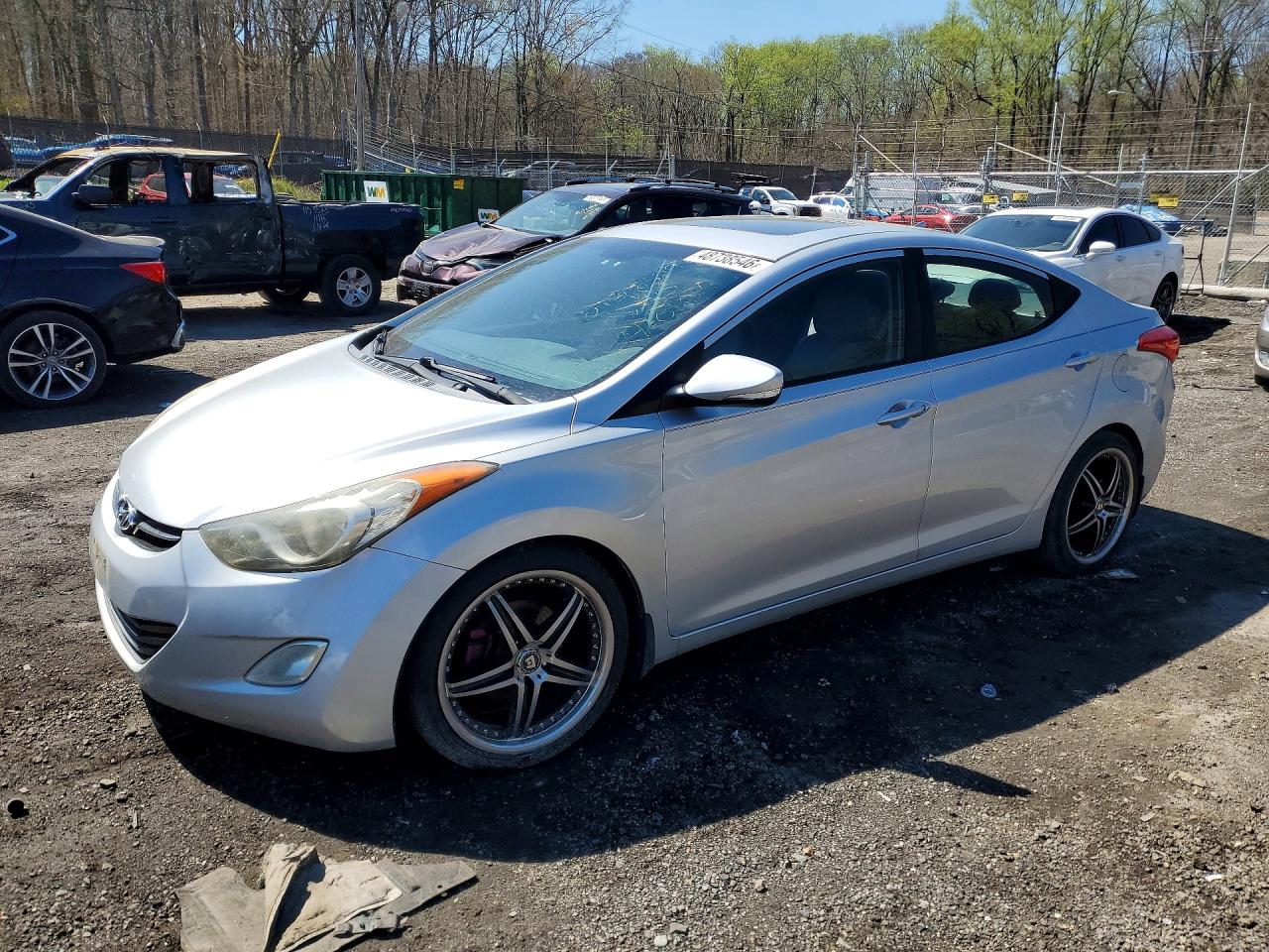 Salvage Hyundai ELANTRA Image