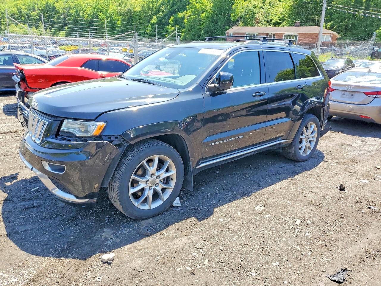 Salvage Jeep Cherokee Image