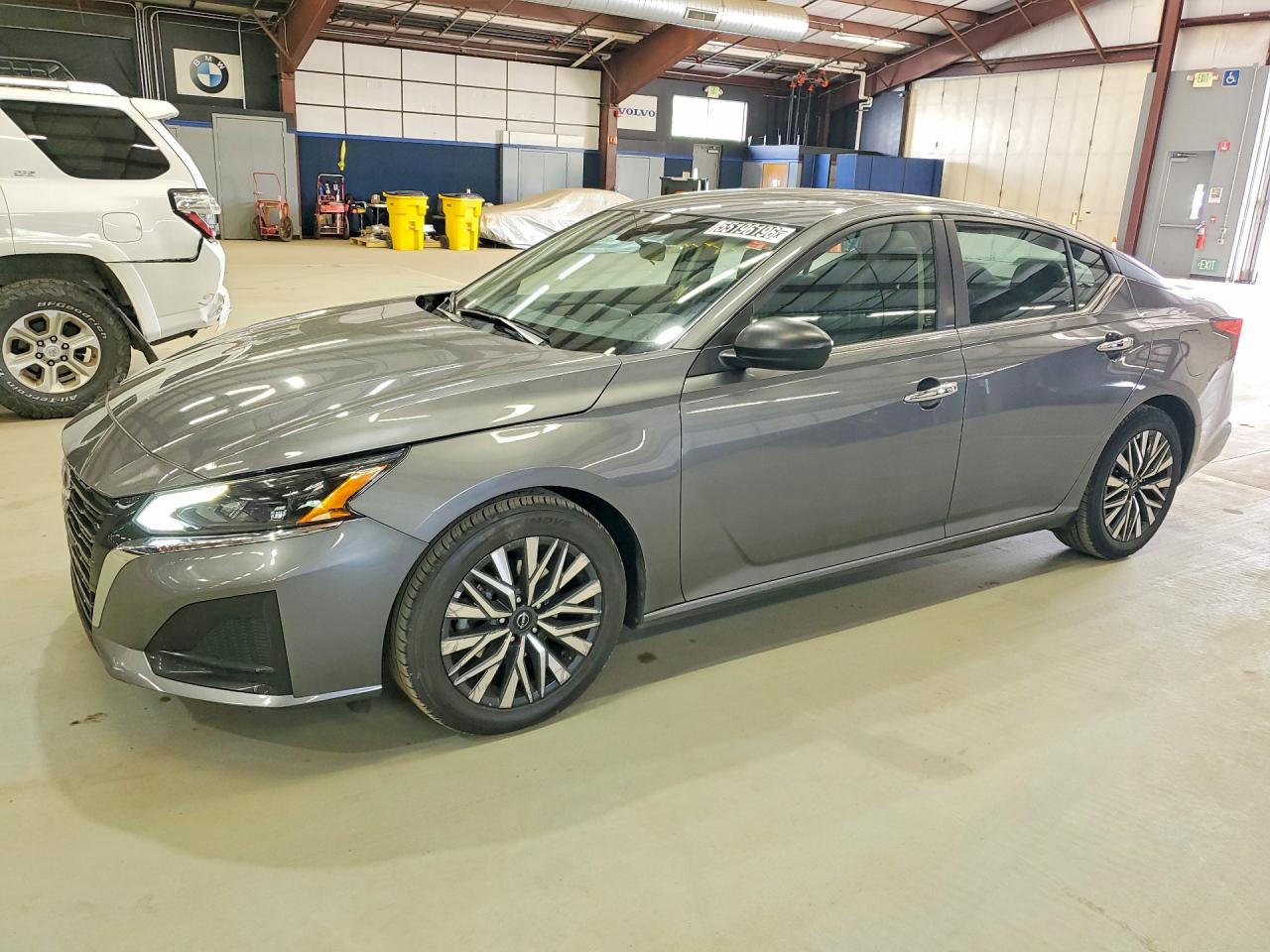 Salvage Nissan Altima Image