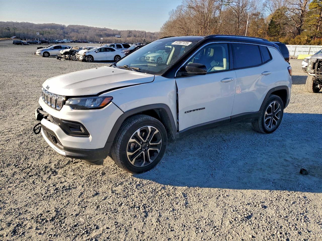 Salvage Jeep Compass Image