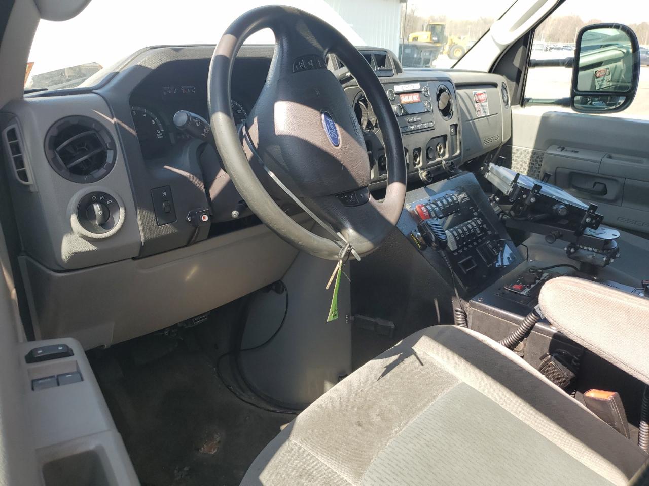 Ford Econoline E450 Super Duty Cutaway Van
