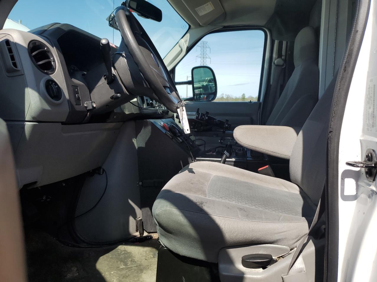 Ford Econoline E450 Super Duty Cutaway Van