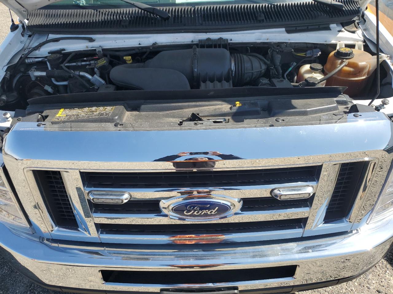 Ford Econoline E450 Super Duty Cutaway Van