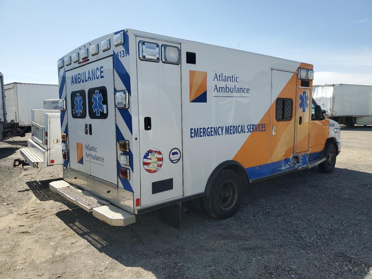 Ford Econoline E450 Super Duty Cutaway Van