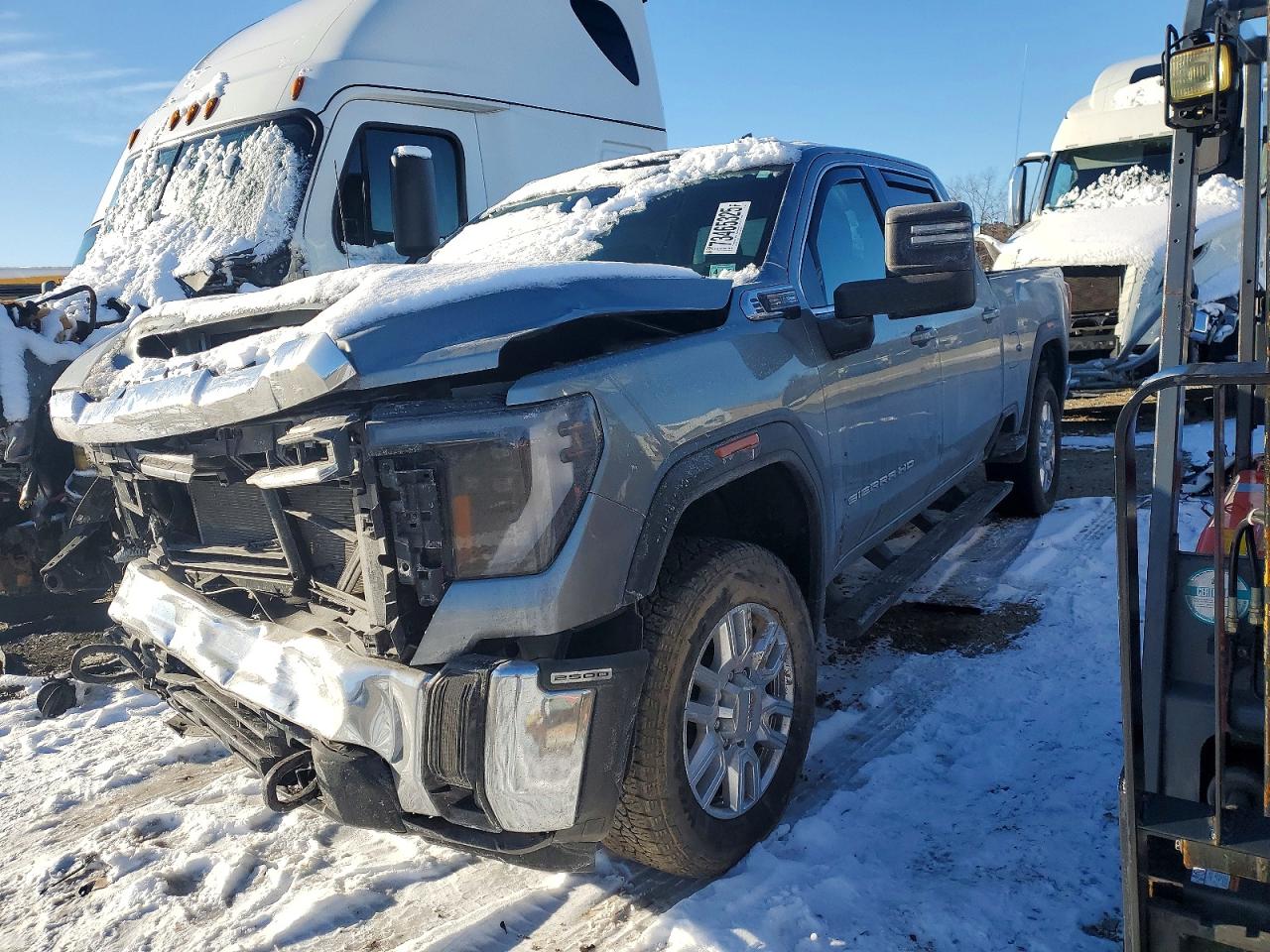 Salvage GMC Sierra Image