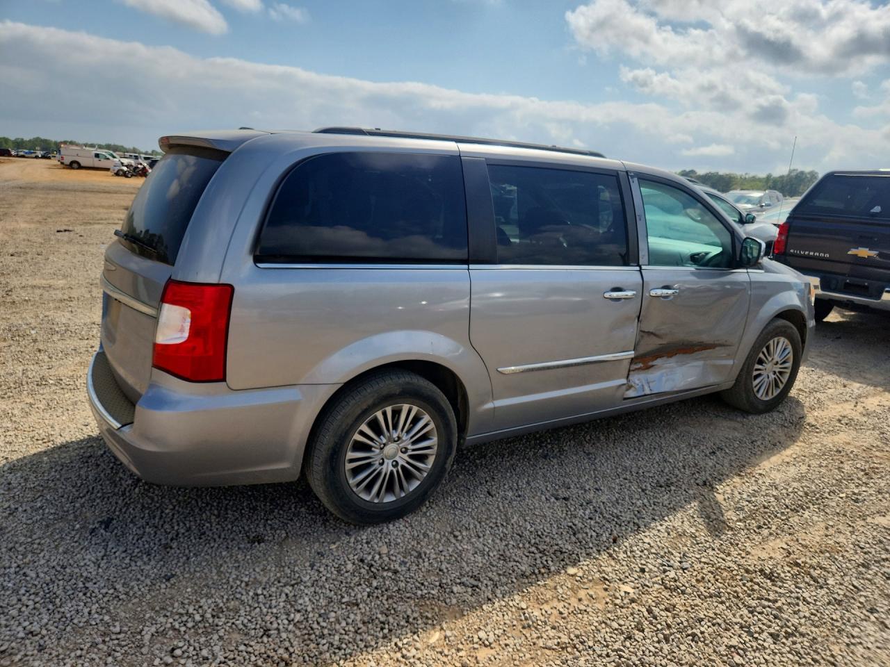 Chrysler Town & Country Touring L