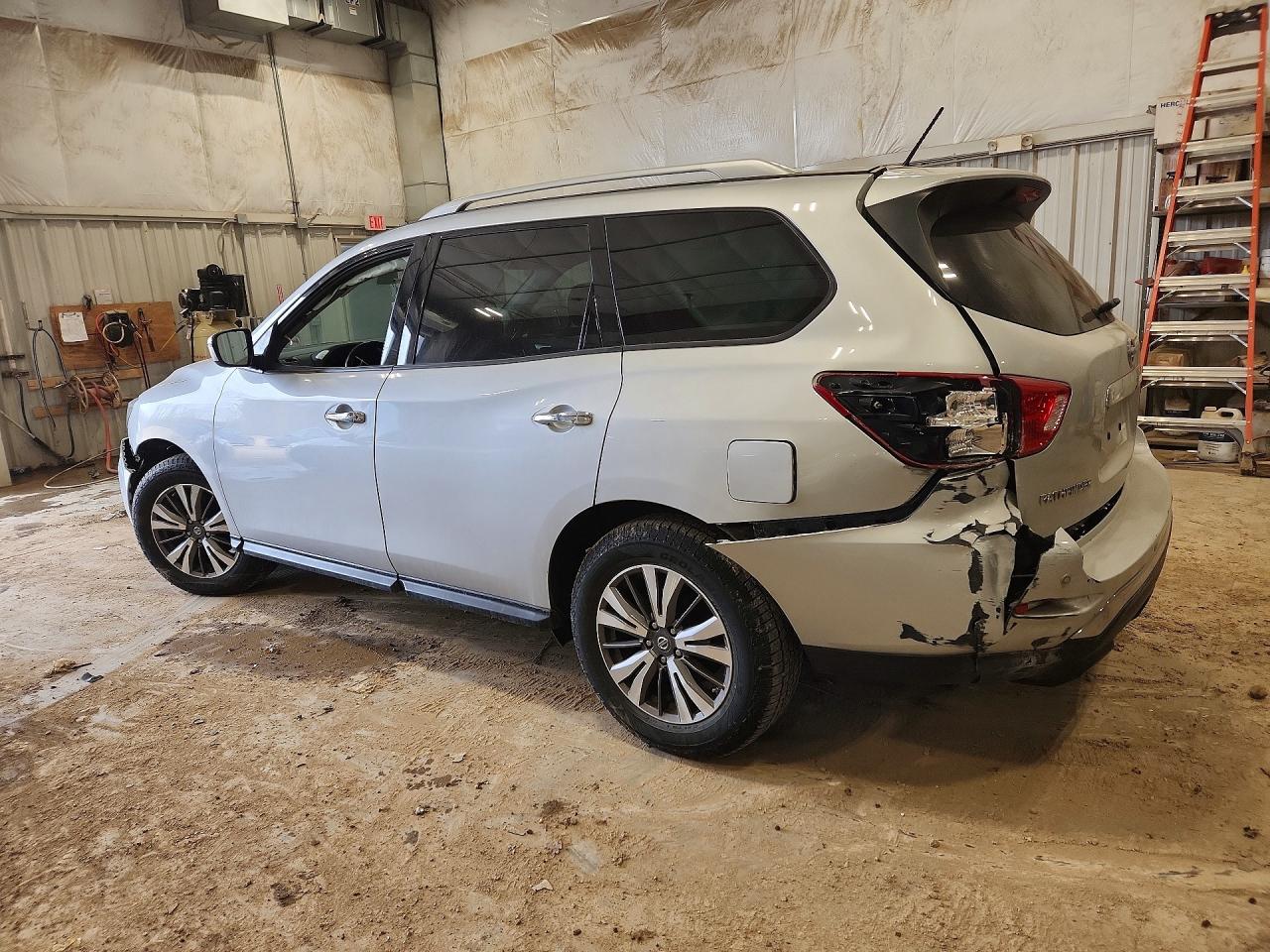 Nissan Pathfinder Sv