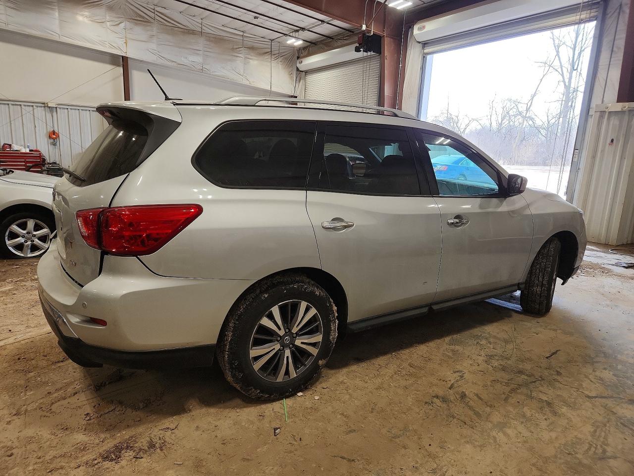 Nissan Pathfinder Sv