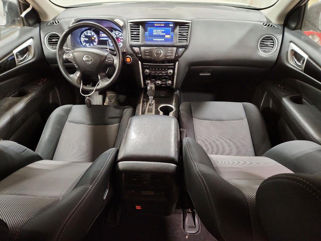 Nissan Pathfinder Sv