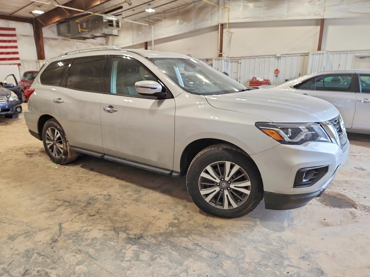 Nissan Pathfinder Sv