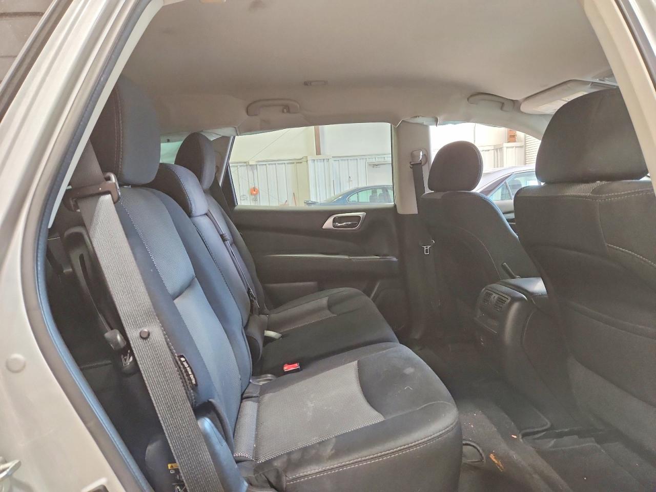 Nissan Pathfinder Sv