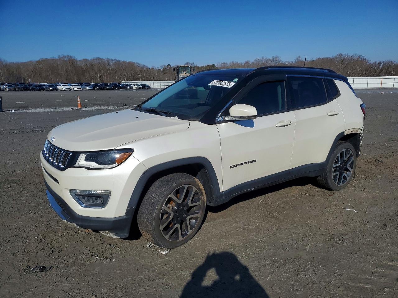 Salvage Jeep Compass Image