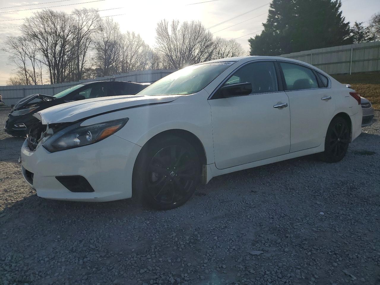 Salvage Nissan Altima Image