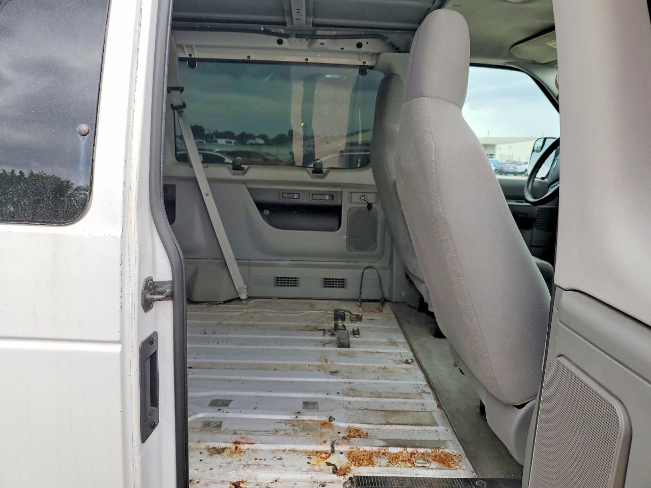Ford Econoline E350 Super Duty Wagon