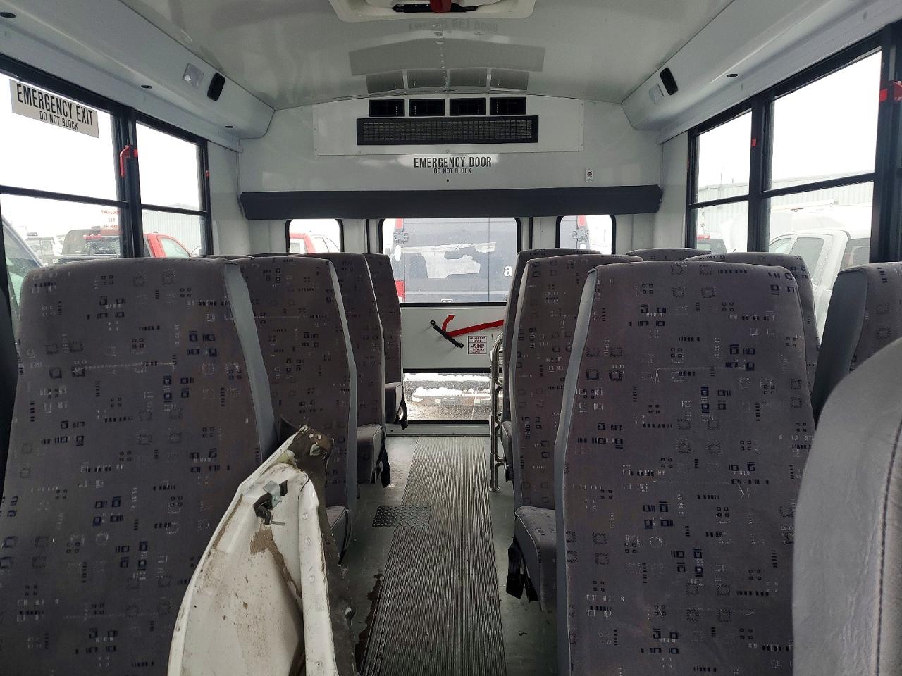 Ford Econoline E350 Super Duty Cutaway Van