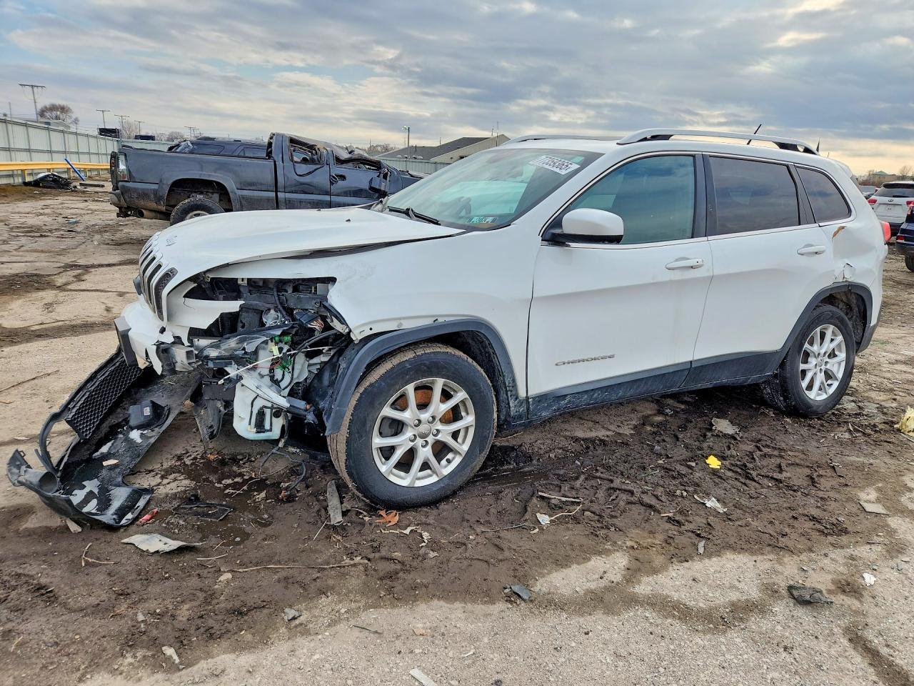 Salvage Jeep Cherokee Image