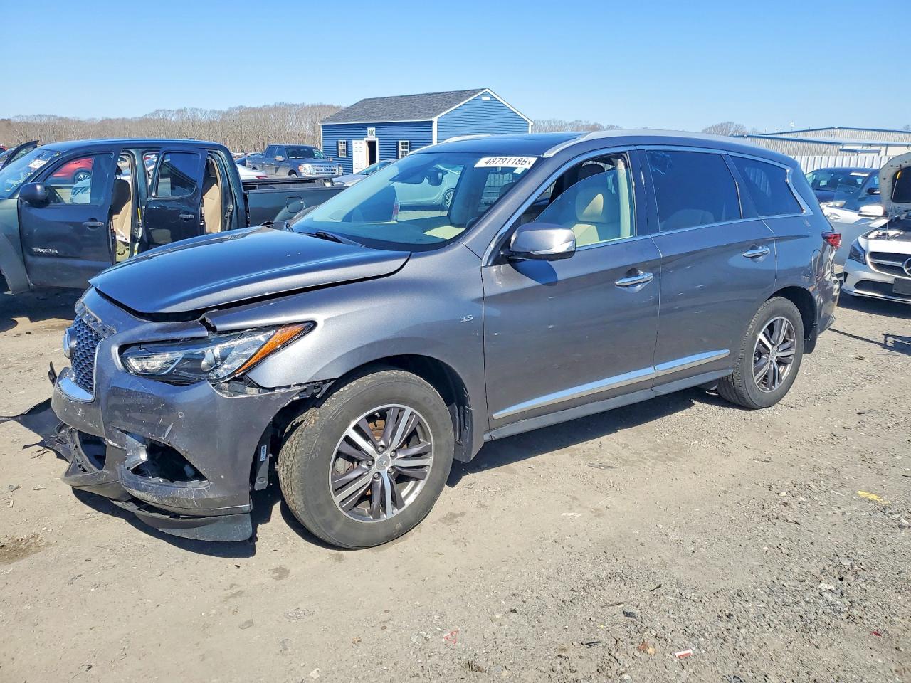 Salvage INFINITI Qx Image