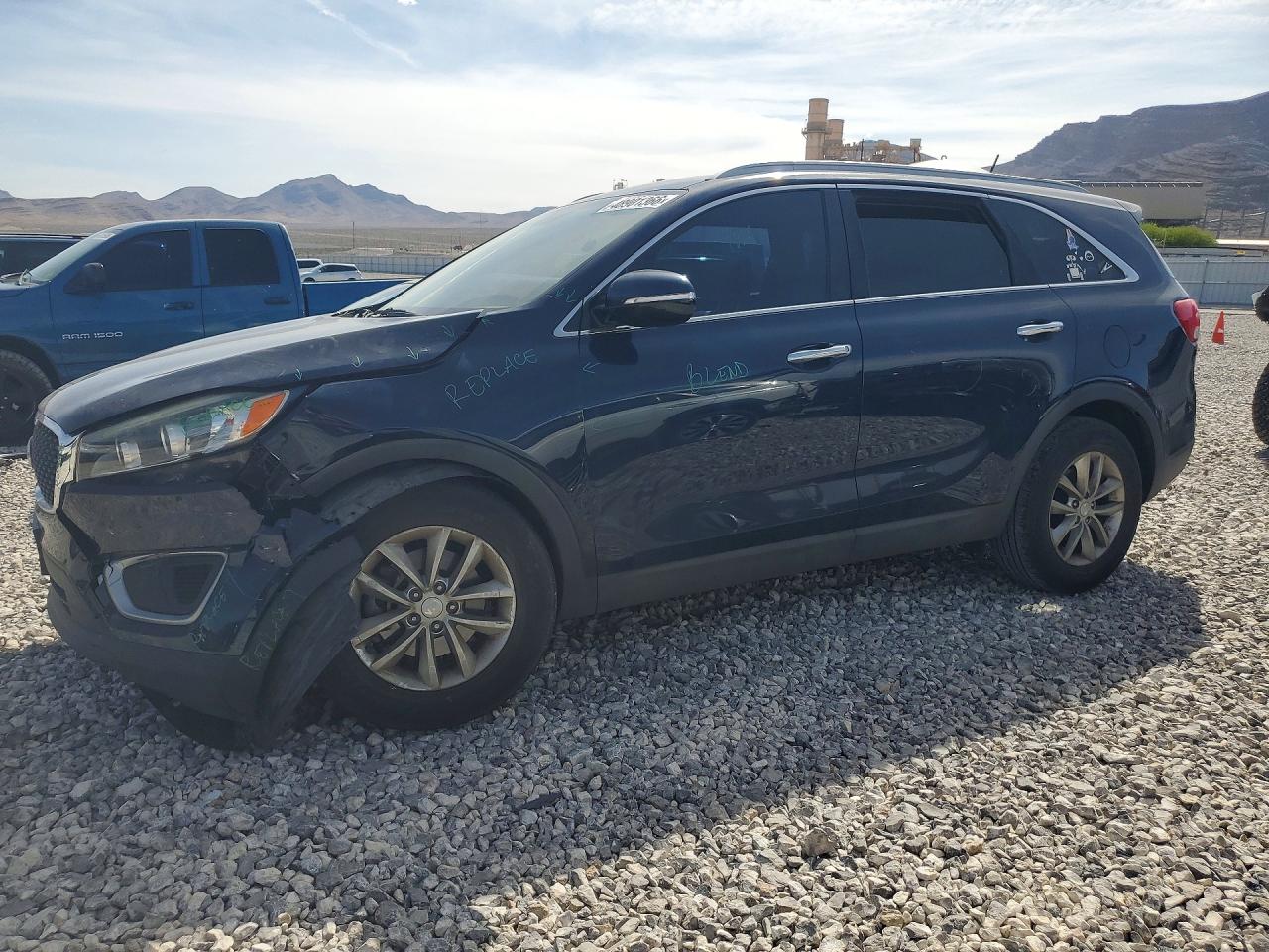 Salvage Kia Sorento Image