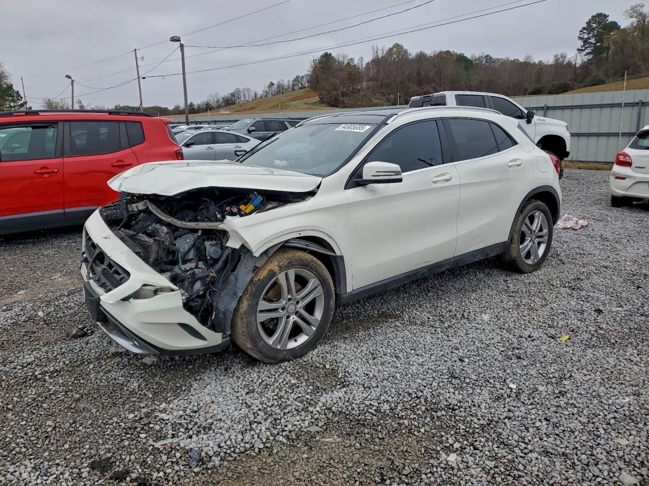 Salvage Mercedes-Benz GLA Image