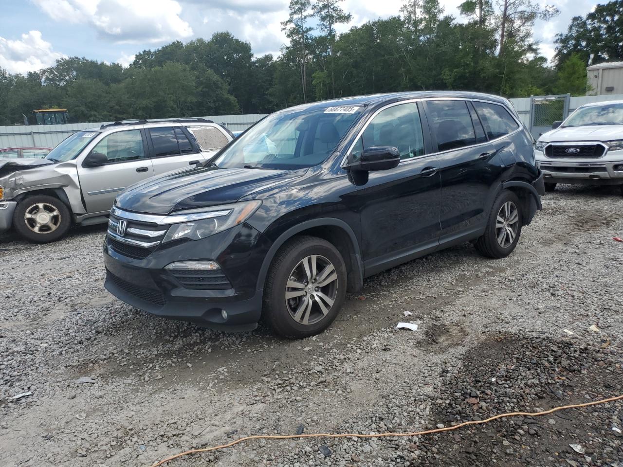 Salvage Honda Pilot Image