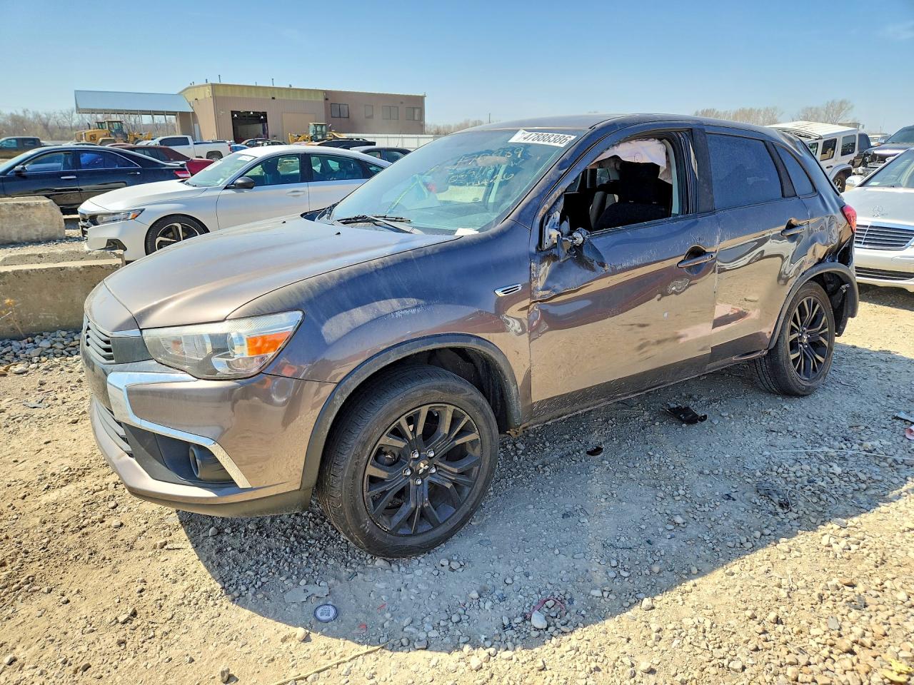 Salvage Mitsubishi Outlander Image