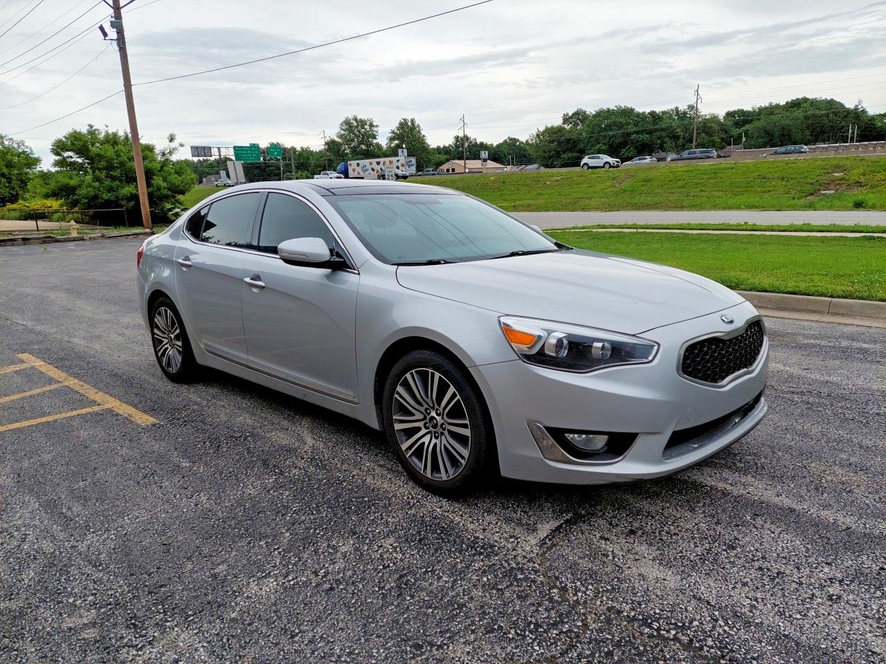 Salvage Kia Cadenza Image