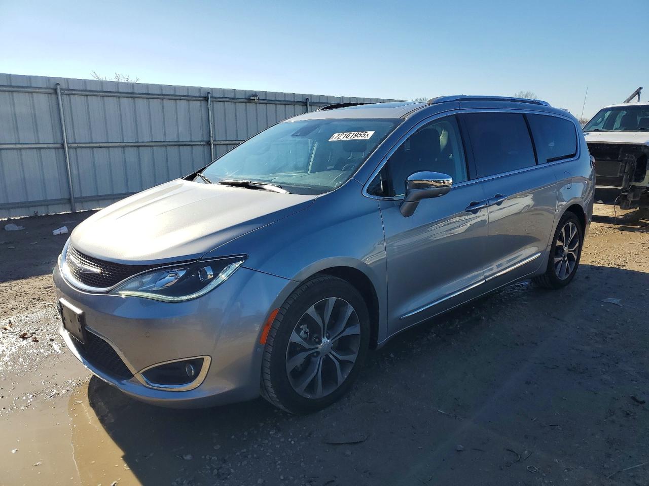 Salvage Chrysler Pacifica Image